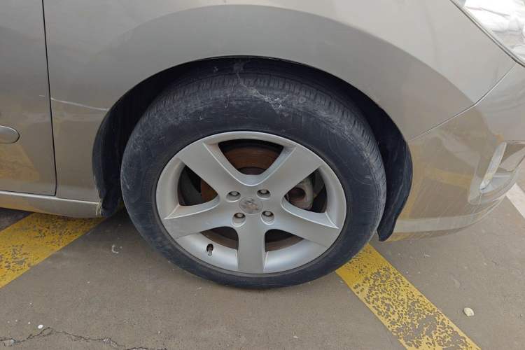 Used Peugeot 408 2011 2.0L Manual Comfort Edition Right Front Wheel Hub