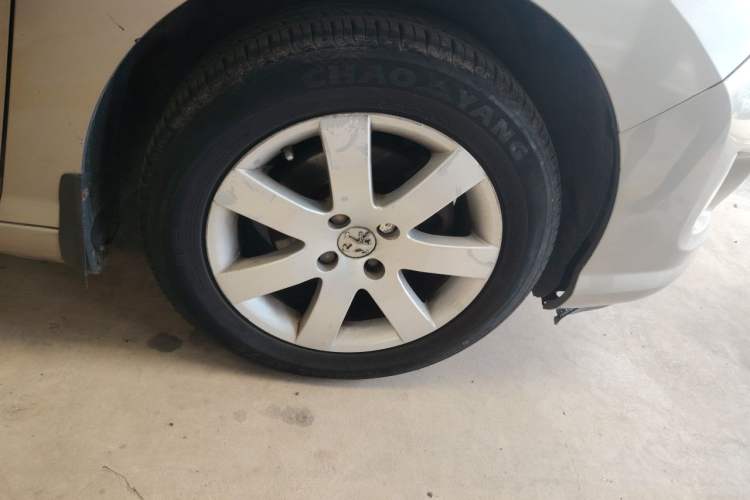 Used Peugeot 408 2011 1.6L Automatic Luxury Edition Right Front Wheel Hub