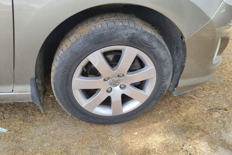 Used Peugeot 408 2011 1.6L Manual Comfort Edition Right Front Wheel Hub