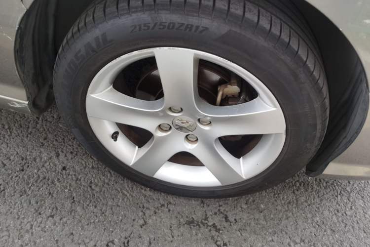 Used Peugeot 408 2011 2.0L Manual Comfort Edition Right Front Wheel Hub