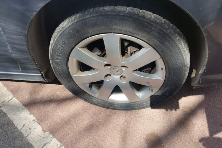 Used Peugeot 408 2011 1.6L Manual Comfort Edition Right Front Wheel Hub