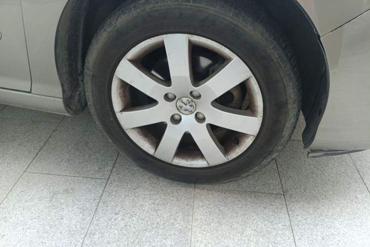 Used Peugeot 408 2011 1.6L Manual Comfort Edition Right Front Wheel Hub