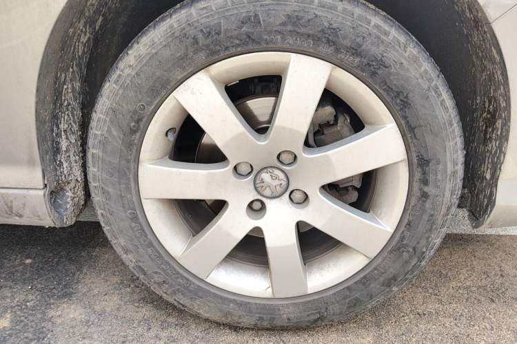 Used Peugeot 408 2011 1.6L Manual Comfort Edition Right Front Wheel Hub