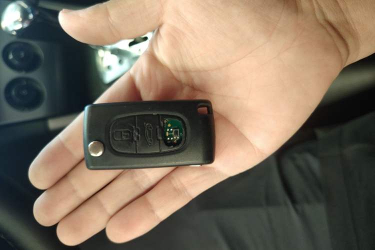 Used Peugeot 408 2011 1.6L Automatic Luxury Edition Vehicle Key