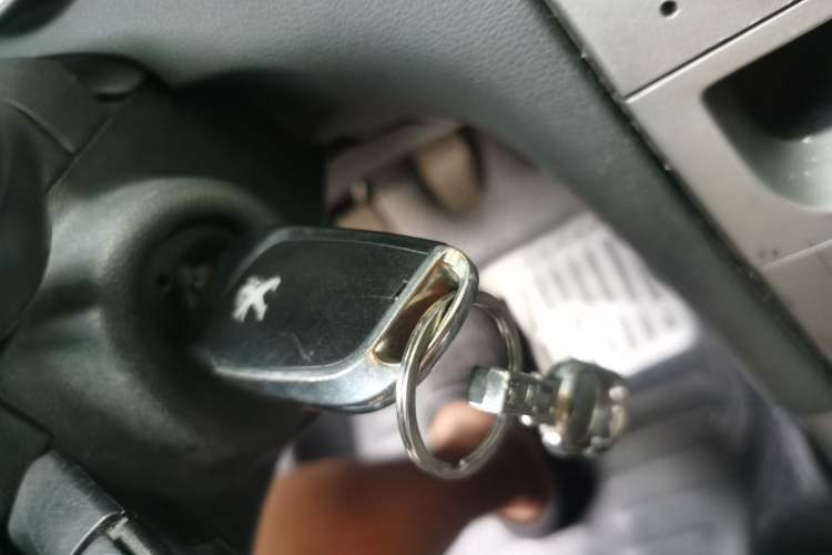 Used Peugeot 408 2011 2.0L Manual Comfort Edition Vehicle Key