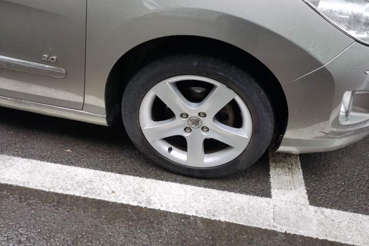 Used Peugeot 408 2011 2.0L Automatic Comfort Edition Right Front Wheel Hub