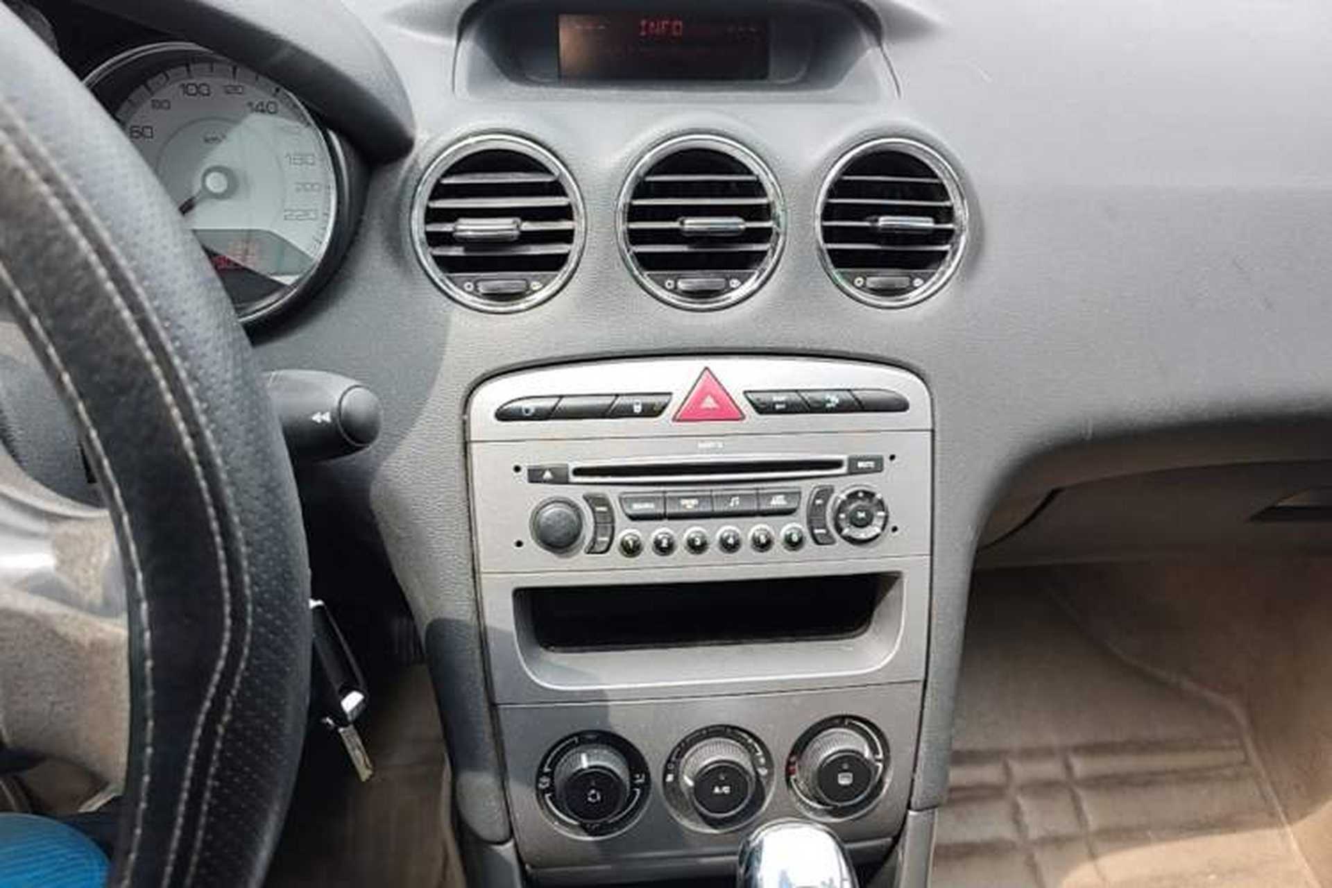 Used Peugeot 408 2011 2.0L Automatic Comfort Edition Audio And AC Panel