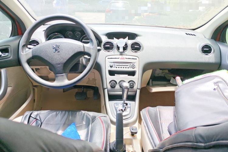 Used Peugeot 408 2011 2.0L Automatic Comfort Edition Center Console
