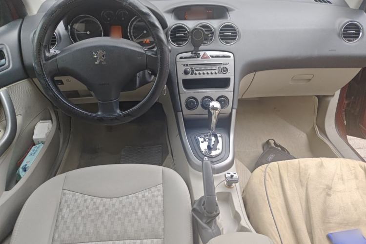 Used Peugeot 408 2011 2.0L Automatic Comfort Edition Center Console