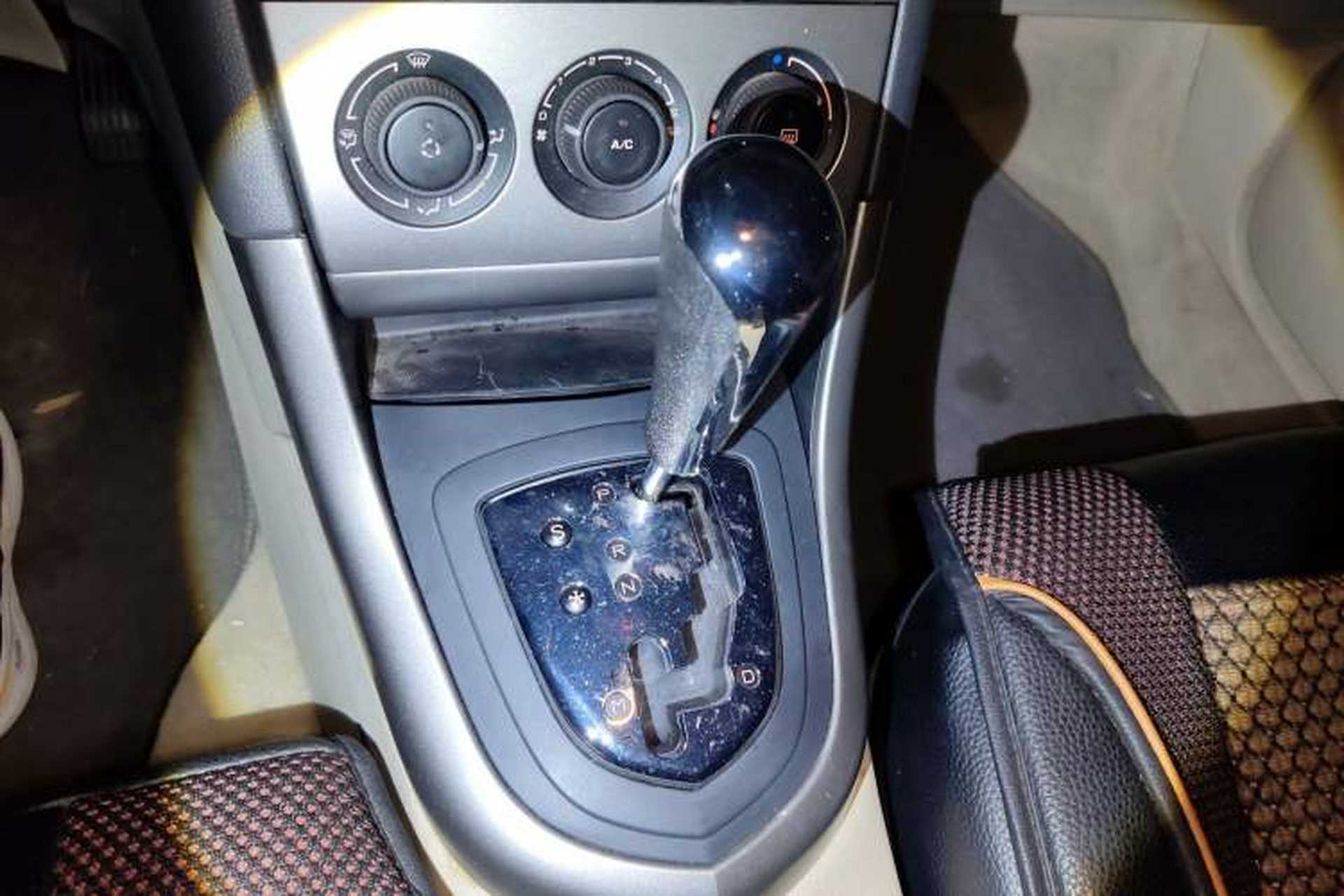 Used Peugeot 408 2011 2.0L Automatic Comfort Edition Gear Lever