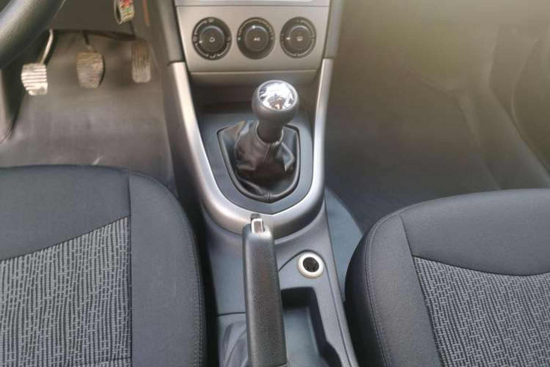 Used Peugeot 408 2011 2.0L Manual Comfort Edition Gear Lever