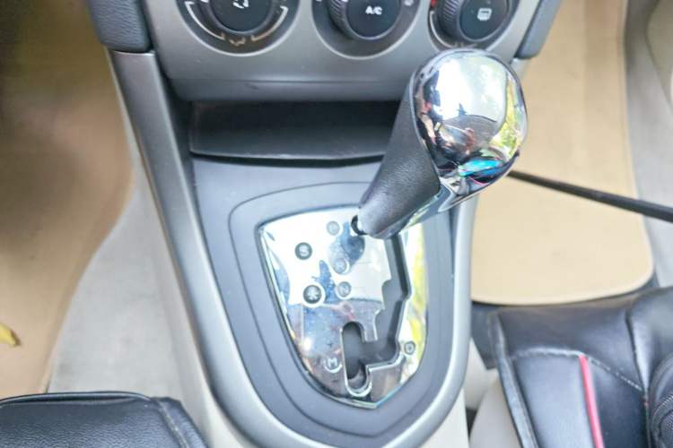 Used Peugeot 408 2011 2.0L Automatic Comfort Edition Gear Lever