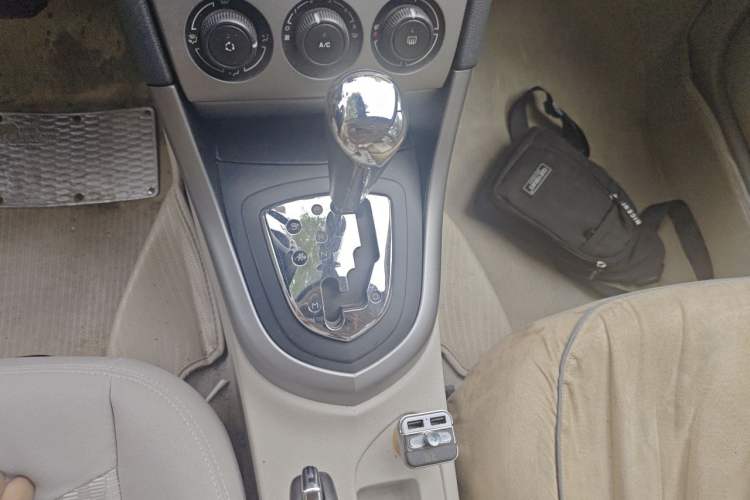 Used Peugeot 408 2011 2.0L Automatic Comfort Edition Gear Lever