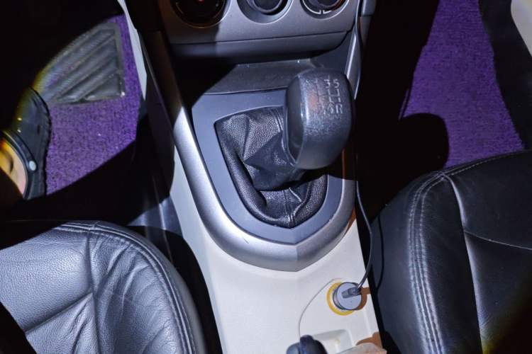 Used Peugeot 408 2011 2.0L Manual Comfort Edition Gear Lever
