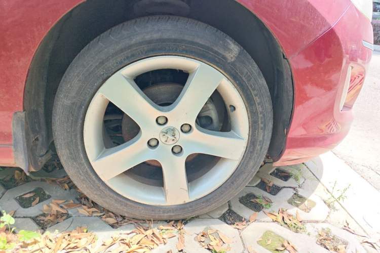 Used Peugeot 408 2011 2.0L Automatic Comfort Edition Right Front Wheel Hub