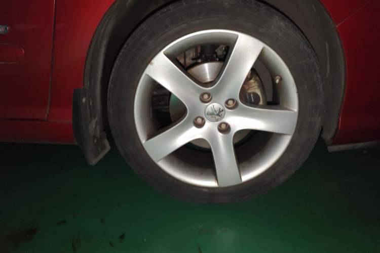 Used Peugeot 408 2011 2.0L Manual Comfort Edition Right Front Wheel Hub