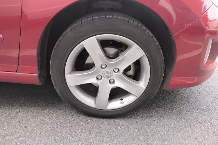 Used Peugeot 408 2011 2.0L Manual Luxury Edition Right Front Wheel Hub