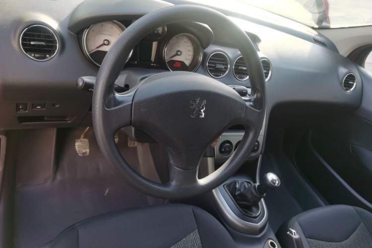 Used Peugeot 408 2011 2.0L Manual Comfort Edition Steering Wheel