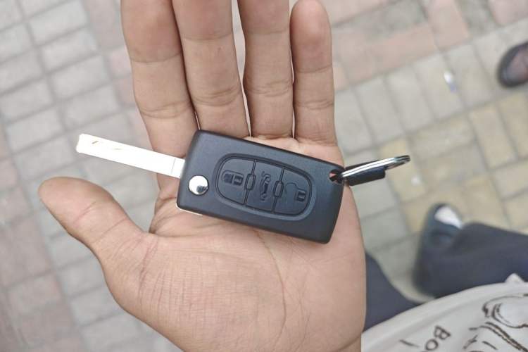 Used Peugeot 408 2011 2.0L Automatic Comfort Edition Vehicle Key
