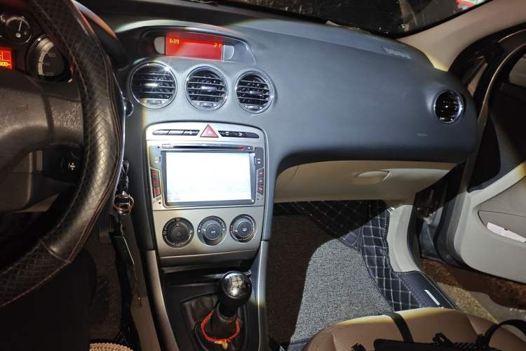Used Peugeot 408 2011 2.0L Manual Comfort Edition Audio And AC Panel