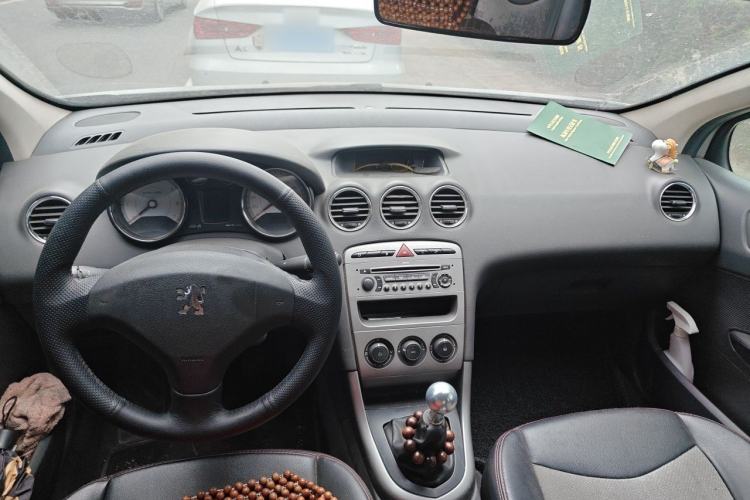 Used Peugeot 408 2011 2.0L Manual Comfort Edition Center Console