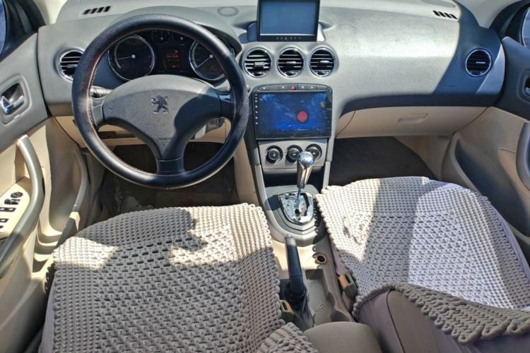 Used Peugeot 408 2011 2.0L Automatic Comfort Edition Center Console