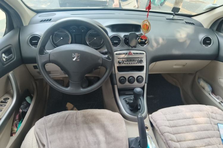 Used Peugeot 408 2011 2.0L Manual Comfort Edition Center Console
