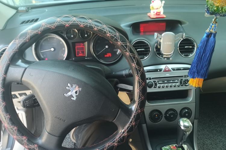 Used Peugeot 408 2011 1.6L Automatic Comfort Edition Center Console