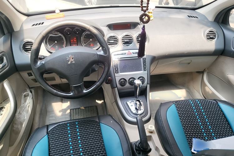 Used Peugeot 408 2011 2.0L Automatic Comfort Edition Center Console