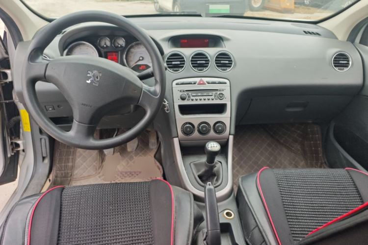Used Peugeot 408 2011 2.0L Manual Comfort Edition Center Console