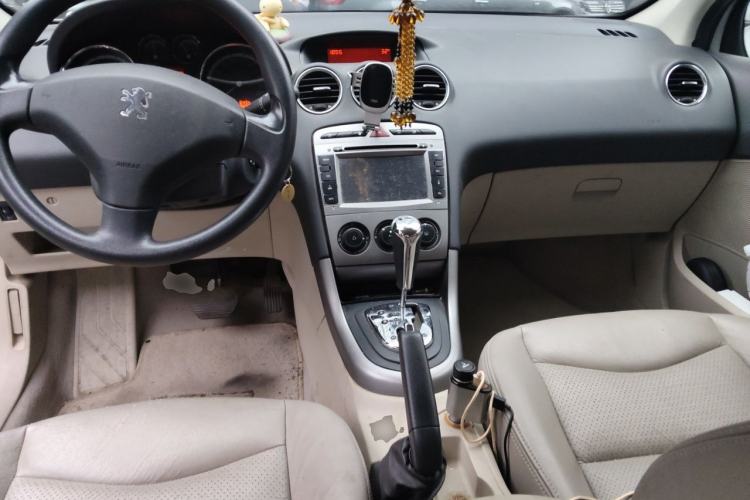 Used Peugeot 408 2011 1.6L Automatic Comfort Edition Center Console