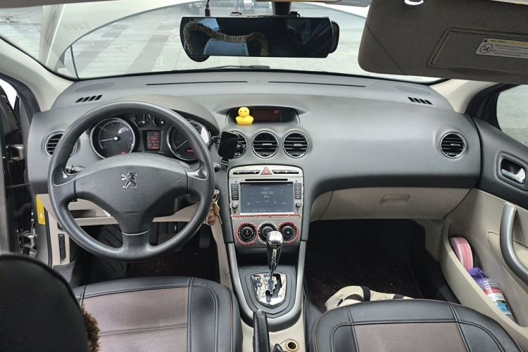 Used Peugeot 408 2011 2.0L Automatic Comfort Edition Center Console