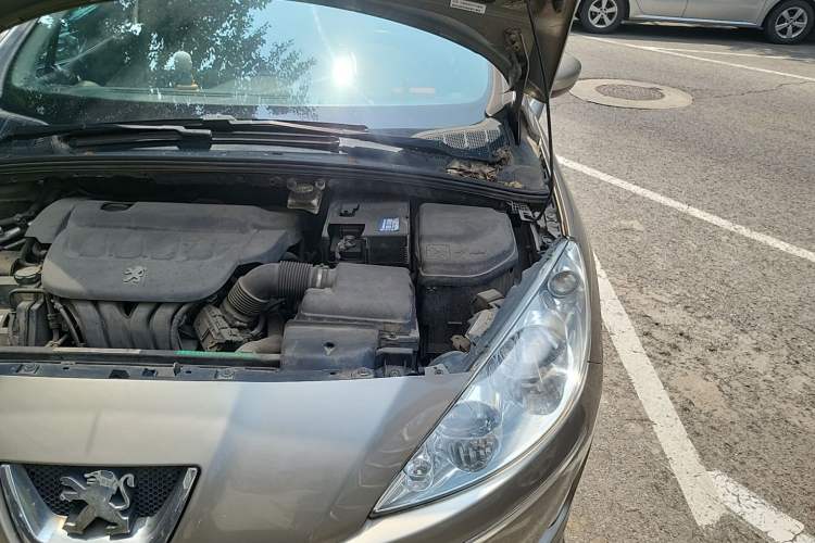 Used Peugeot 408 2011 2.0L Automatic Comfort Edition Engine Bay Left