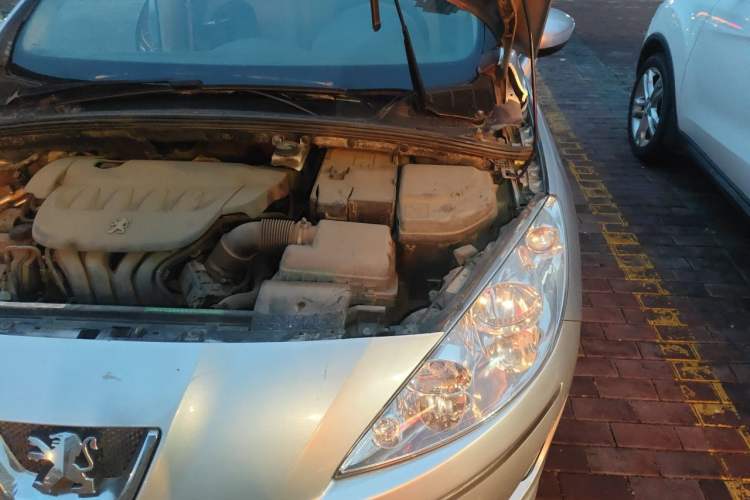 Used Peugeot 408 2011 2.0L Automatic Comfort Edition Engine Bay Left