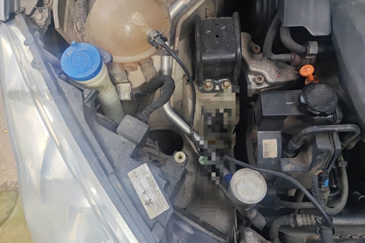 Used Peugeot 408 2011 2.0L Automatic Luxury Edition Engine Bay Right