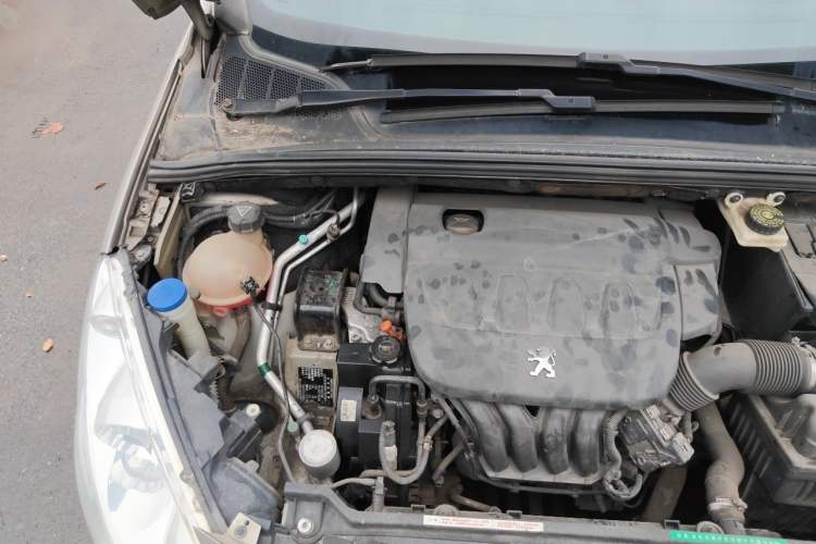 Used Peugeot 408 2011 2.0L Manual Comfort Edition Engine Bay Right