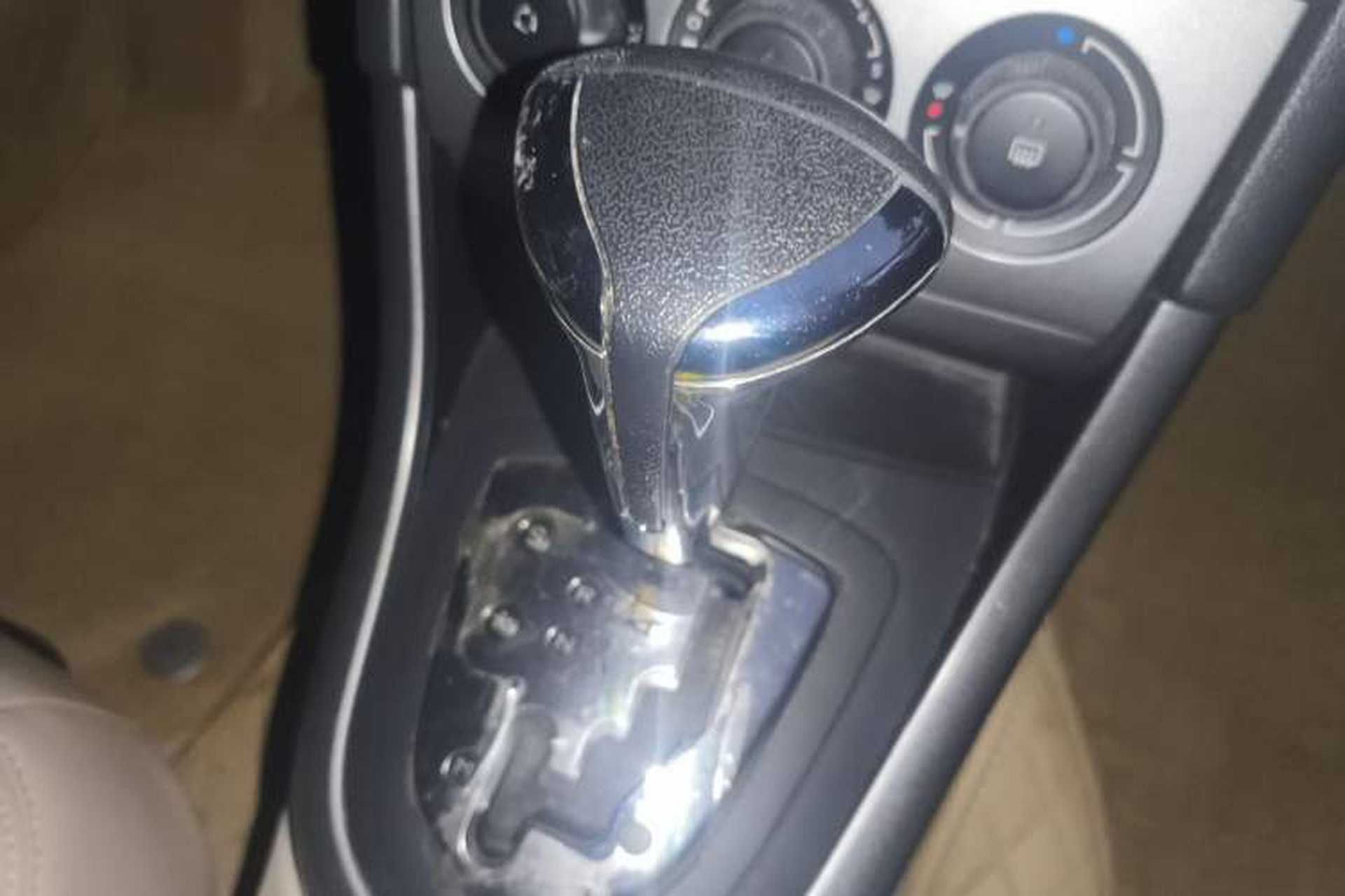 Used Peugeot 408 2011 2.0L Automatic Comfort Edition Gear Lever