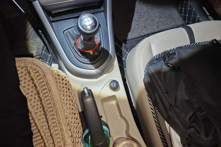 Used Peugeot 408 2011 2.0L Manual Comfort Edition Gear Lever