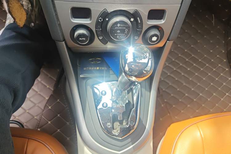 Used Peugeot 408 2011 2.0L Automatic Luxury Edition Gear Lever