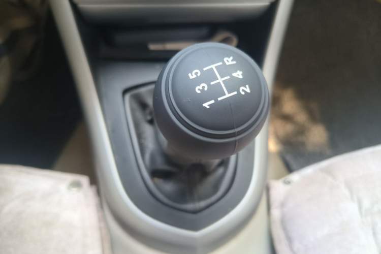 Used Peugeot 408 2011 2.0L Manual Comfort Edition Gear Lever