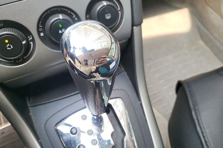 Used Peugeot 408 2011 2.0L Automatic Comfort Edition Gear Lever
