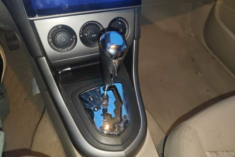 Used Peugeot 408 2011 2.0L Automatic Comfort Edition Gear Lever