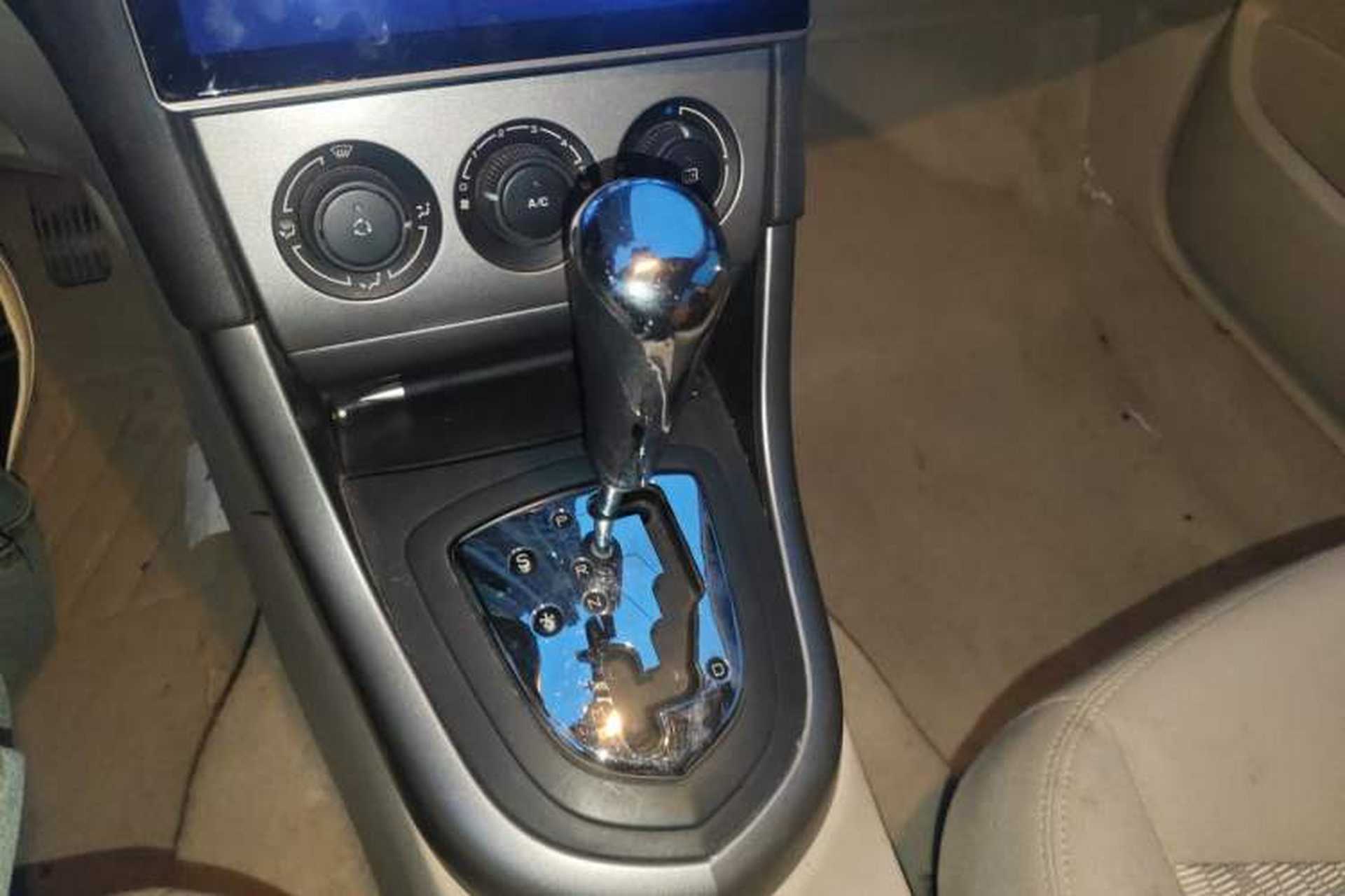 Used Peugeot 408 2011 2.0L Automatic Comfort Edition Gear Lever