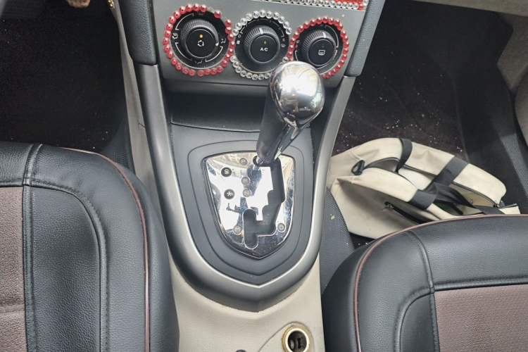 Used Peugeot 408 2011 2.0L Automatic Comfort Edition Gear Lever