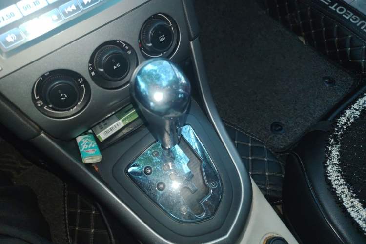 Used Peugeot 408 2011 1.6L Automatic Comfort Edition Gear Lever
