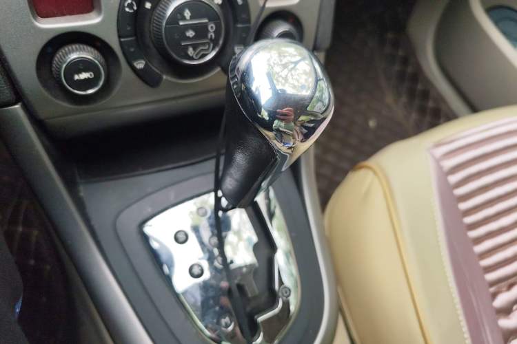 Used Peugeot 408 2011 2.0L Automatic Luxury Edition Gear Lever