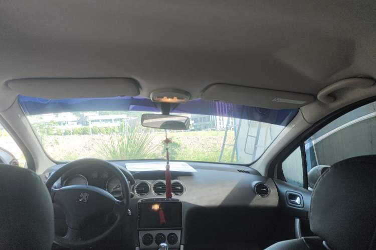 Used Peugeot 408 2011 2.0L Manual Comfort Edition Headliner