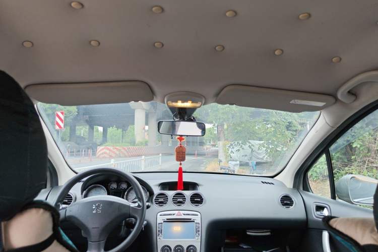 Used Peugeot 408 2011 2.0L Manual Comfort Edition Headliner