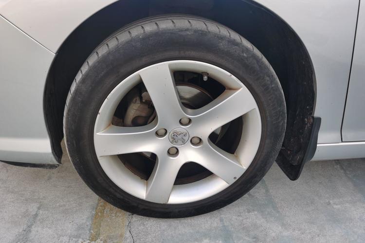 Used Peugeot 408 2011 2.0L Automatic Comfort Edition Left Front Wheel Hub
