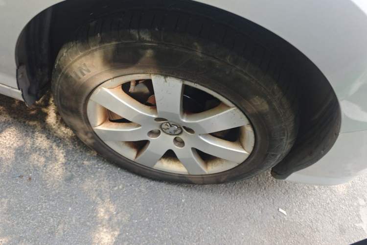 Used Peugeot 408 2011 1.6L Manual Comfort Edition Right Front Wheel Hub